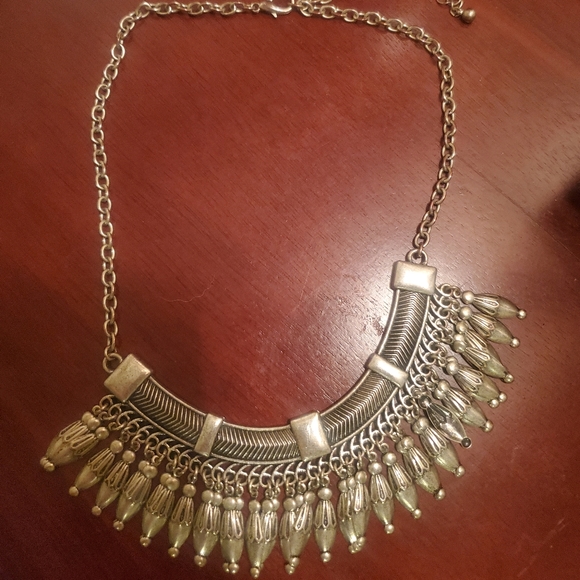 Metal and black bib necklace - Picture 8 of 9